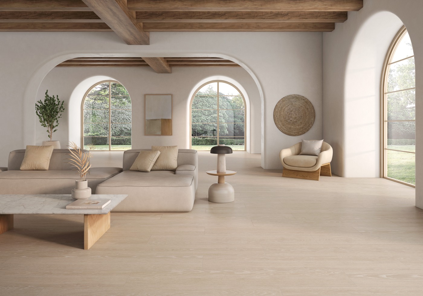 Salón con arcos y pavimento cerámico efecto madera en tono claro